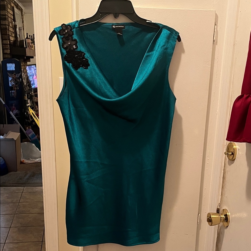 New Directions Teal Sleeveless Blouse with Black Floral Accent